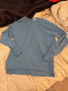 Athleta Blue Lightweight Long-Sleeve Crewneck Pullover
